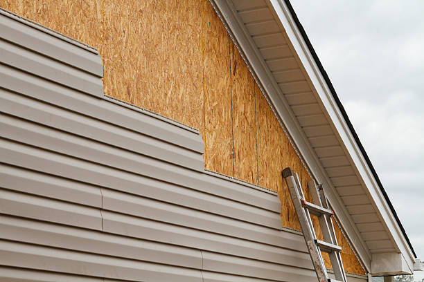 Professional Vinyl Siding technician working in Pitman, NJ